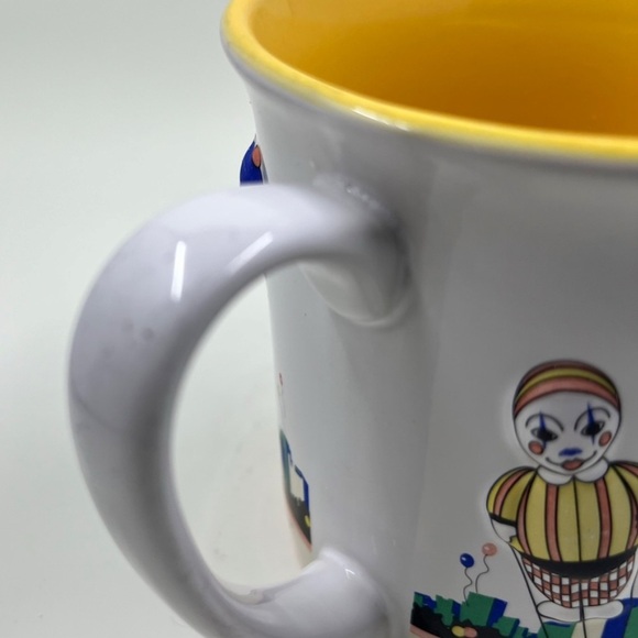 Macy’s Thanksgiving Day Parade 3-D embossed 2005 mug - Picture 2 of 12